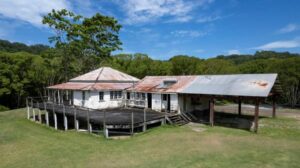 Incredible $1 million find behind uninhabitable home for sale in Queensland.