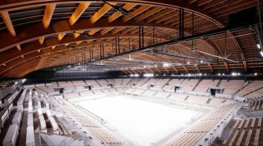 ▲ Inside the Ariake Gymnastics Centre: created for the 2020 Tokyo Olympics it has, at 90m, one of the world’s largest timber roofs. Main image: The centre’s exterior.
