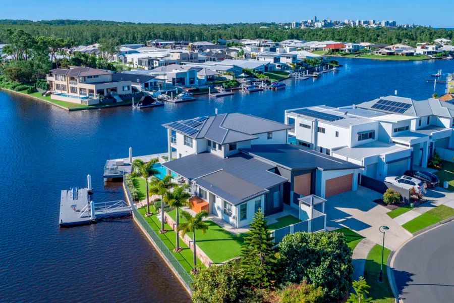 International buyers bustling for waterfront properties